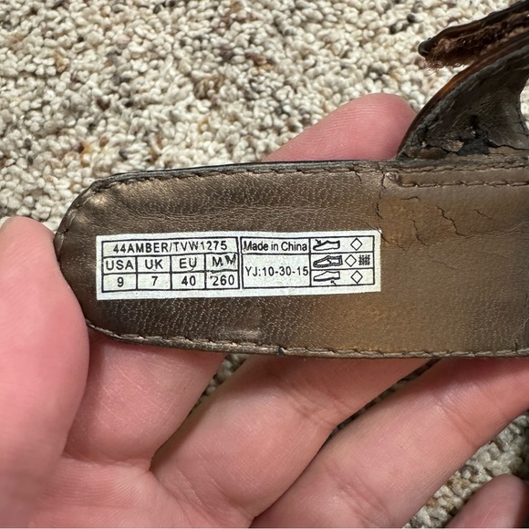 Vionic Amber Tortoise Adjustable Sandals—9 - Picture 12 of 13